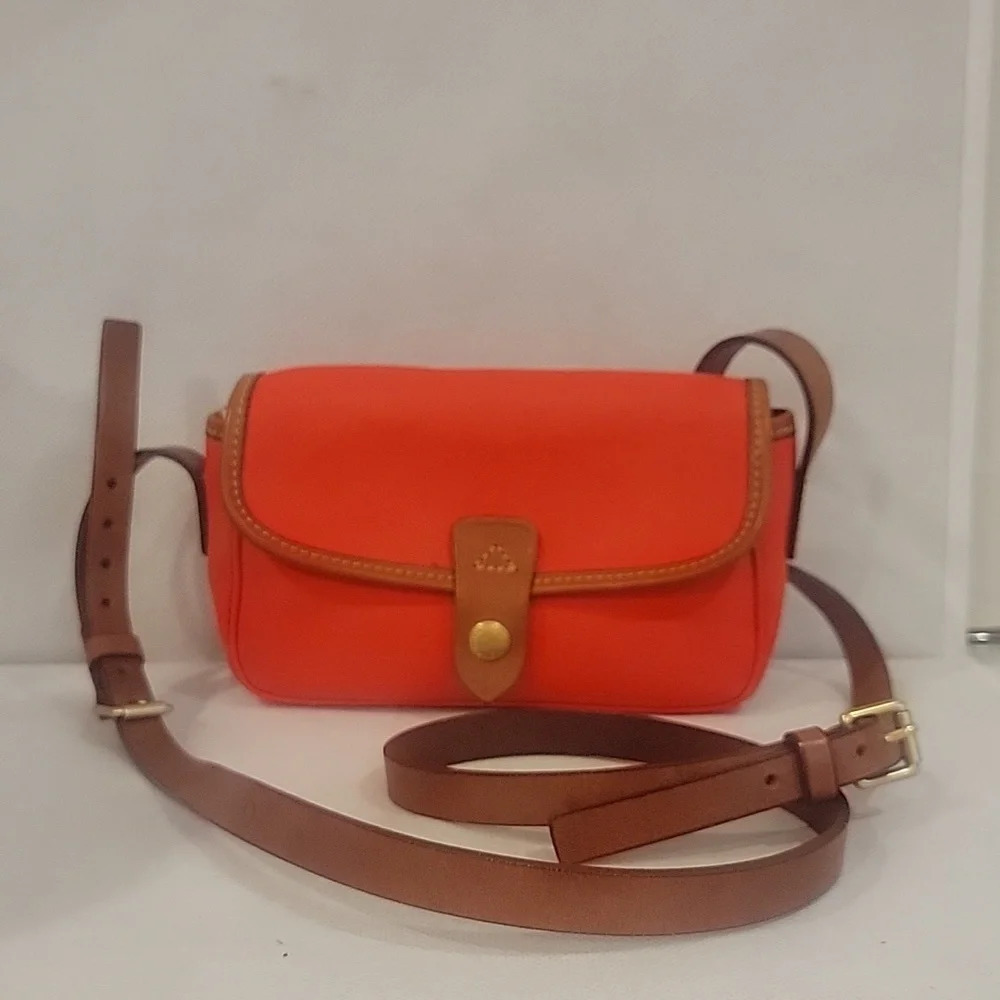 NWOT - DOONEY & BOURKE CABRIOLET EAST WEST CROSSBODY SMALL PURSE